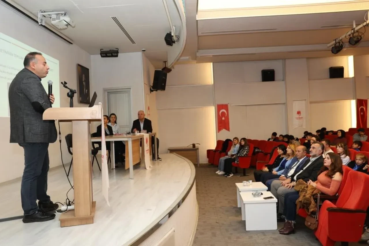 Manisa Yunusemre'de Temiz Nefes Sağlıklı Gelecek paneli