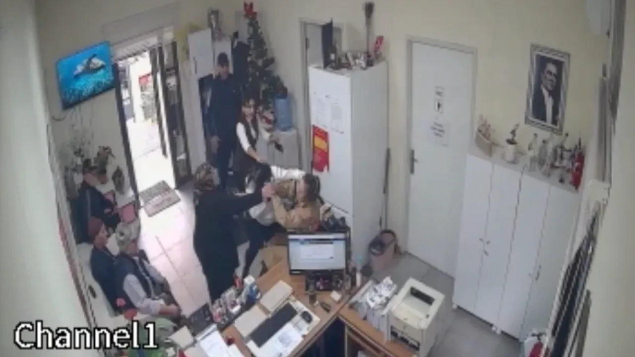 Muhtarla kavga eden kadın konuştu! Çok korktum, hakkımı arayacağım 