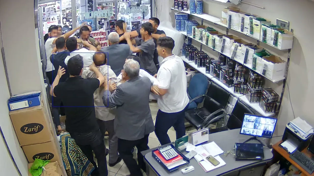 Oteli basıp haraç istediler, vermeyince dehşet saçtılar! Demir çubuk ve sopalarla kavga anı kamerada 