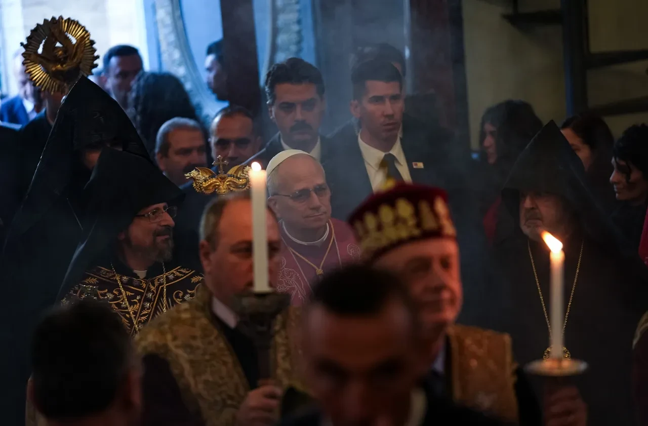 Papa 14. Leo, Apostolik Katedrali'ni ziyaret etti 