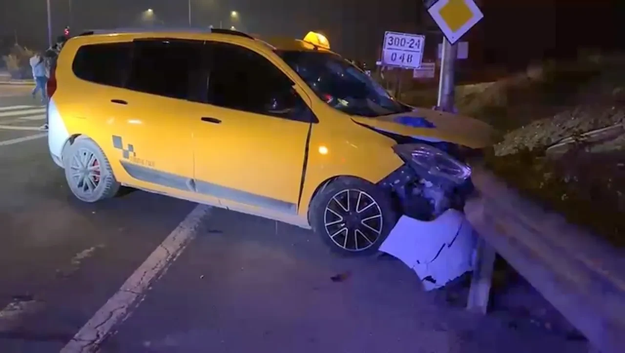 Taksi ile otomobil çarpıştı: 2'si çocuk 6 kişi yaralı