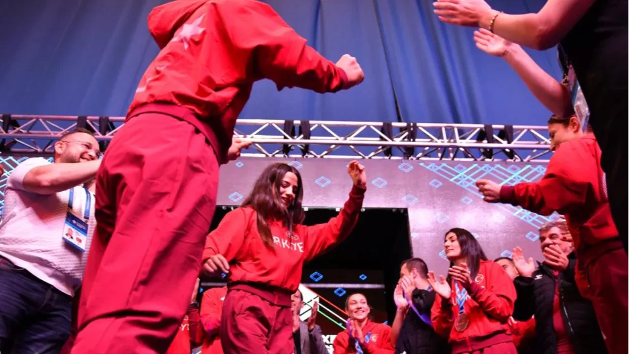 U23 Avrupa Boks Şampiyonası'nda millilerden tarihi zafer