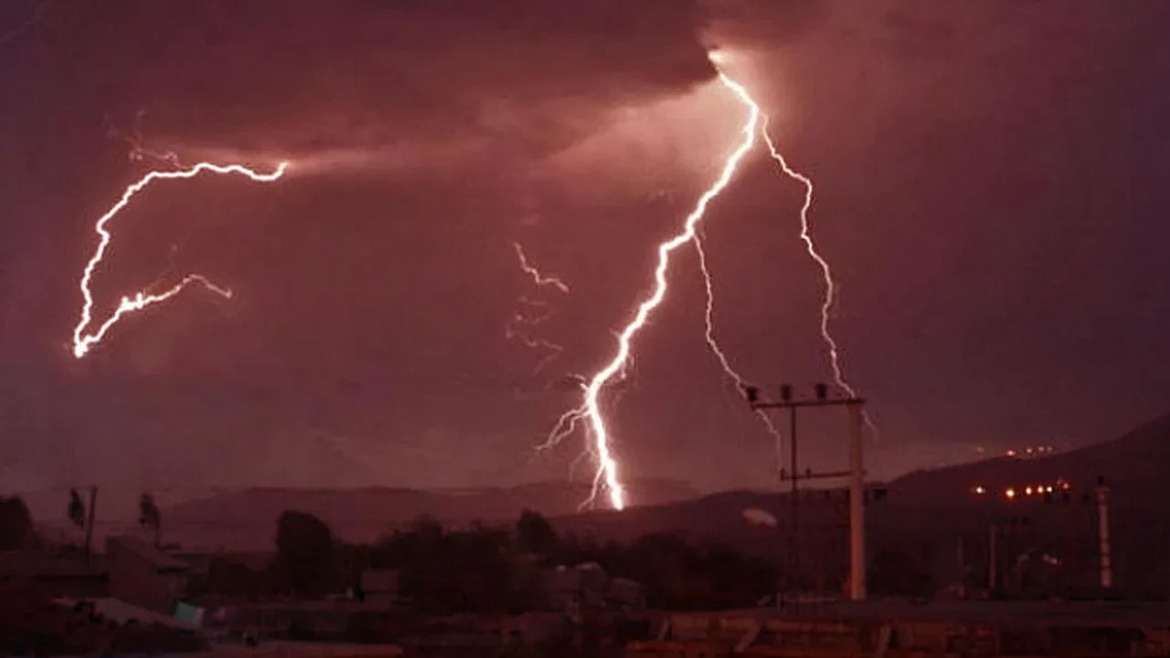 Yıldırım düştü 6 mahallede sular kesildi! 