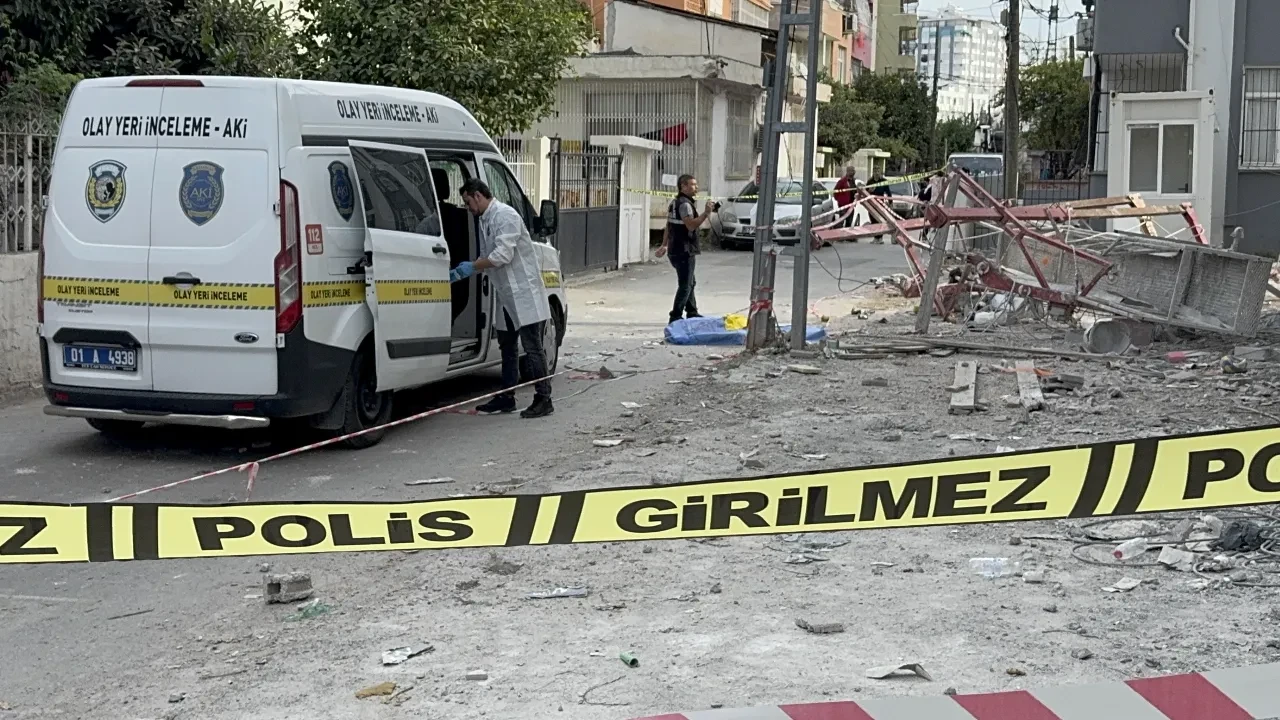 Adana'da feci olay! İnşaat iskeleti düştü: Ölü ve yaralı var