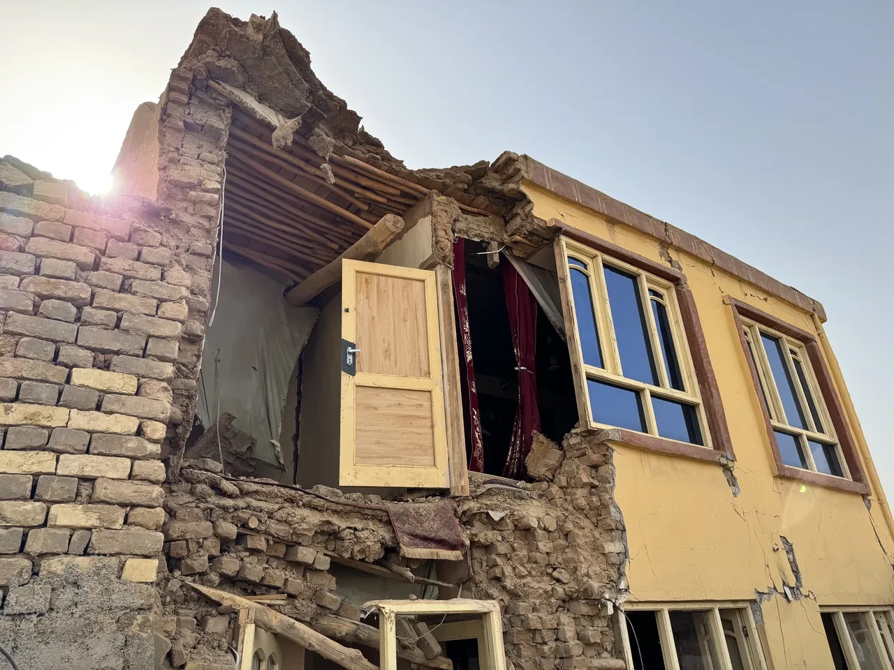 Afganistan'da şiddetli deprem! Çok sayıda can kaybı var