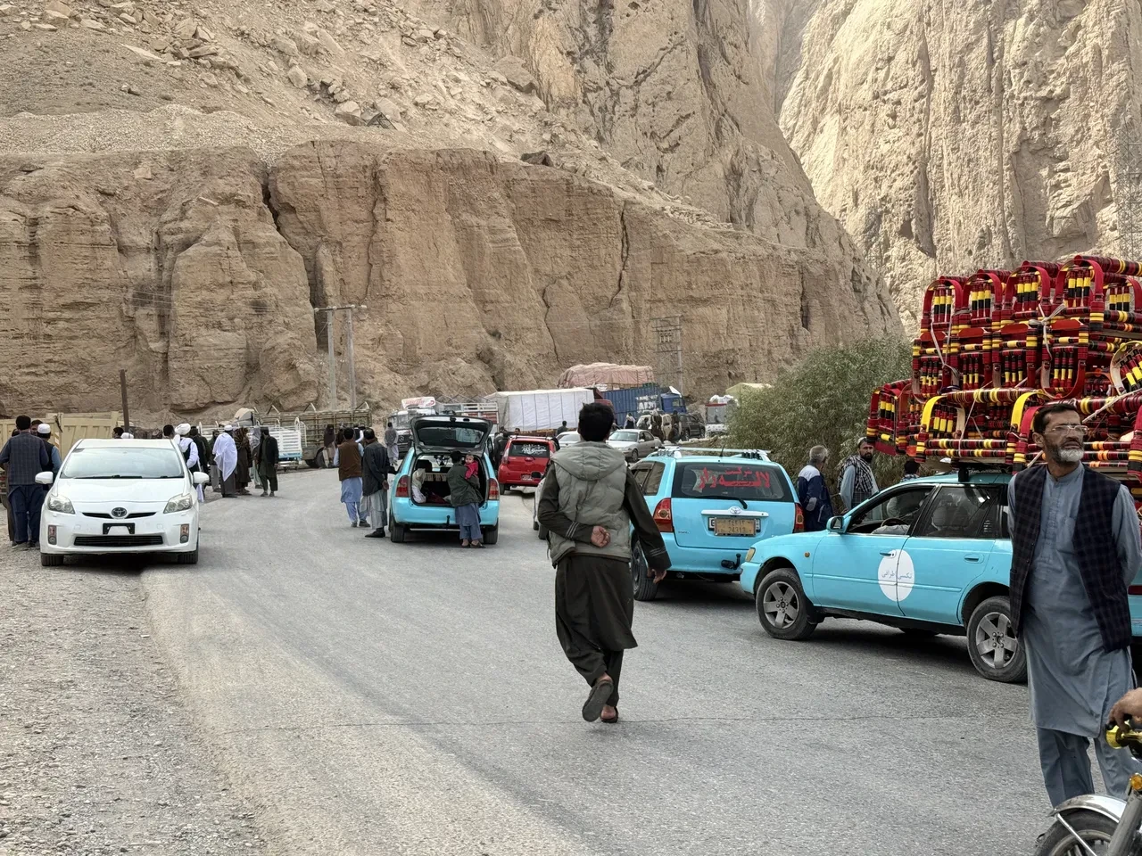 Afganistan'da şiddetli deprem! Çok sayıda can kaybı var