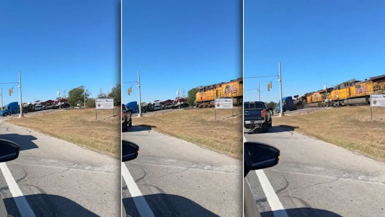 Araç taşıyan tıra, tren çarptı! 