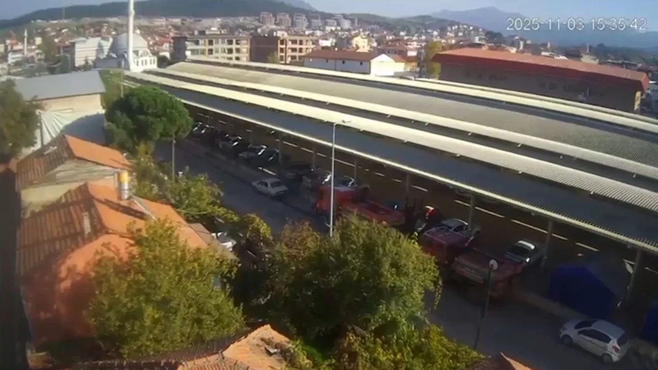 Balıkesir depreminin yeni görüntüsü kamerada