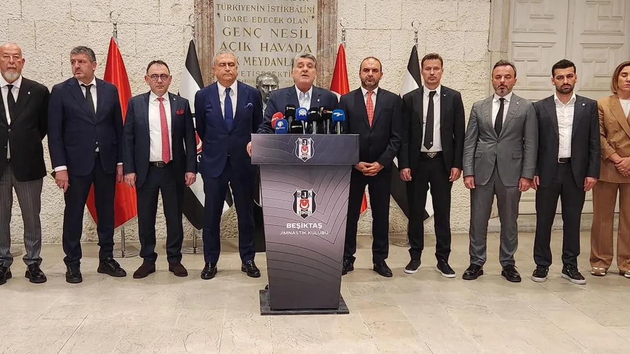 Beşiktaş'ta neler oluyor? Serdar Adalı usulsüzlük iddialarına çıkıştı: Görevi teslim ederim! Sergen Yalçın için de kararı duyurdu