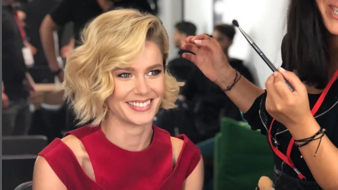 Burcu Biricik'in yeni işi şaşırttı! Önce küllük temizledi şimdi zeytin hasadında 