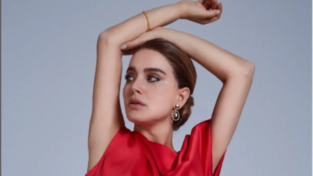 Ceyda Ateş oturduğu sitede yakalanan timsahı böyle görüntüledi 