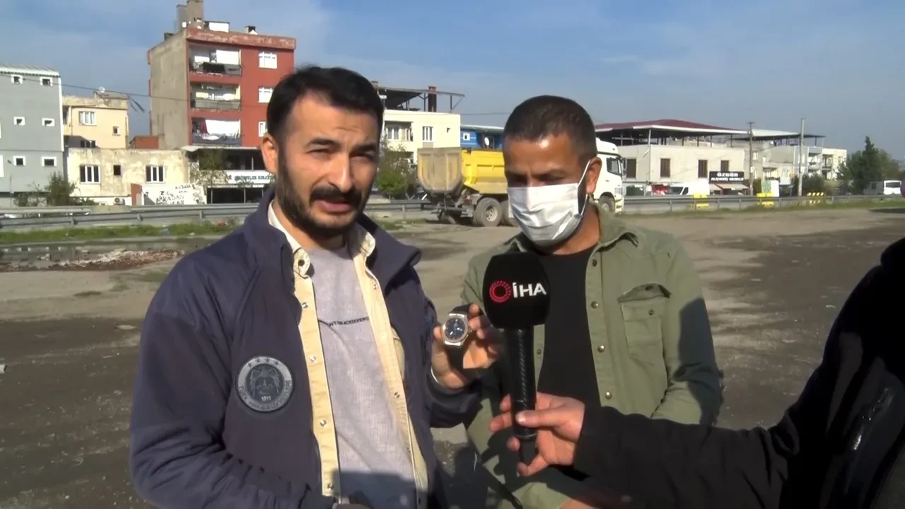 Çöp çöp dolaşıp servet topluyorlar! Bulduğu saatin fiyatına inanamadı: 'Normalde yanına yaklaşamam'