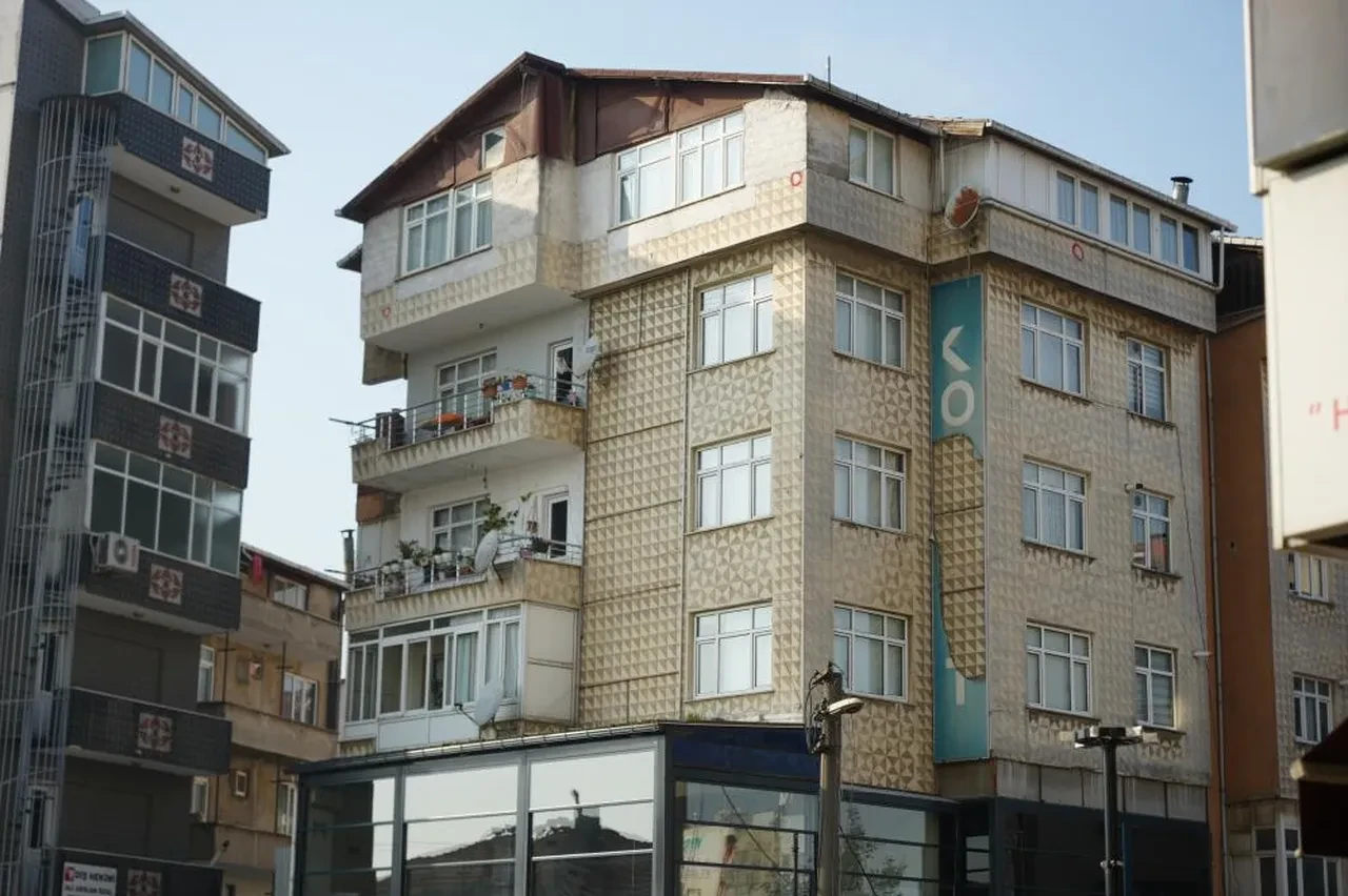 Yaşadıkları bina ailesine mezar olmuştu! Dilara'ya acı haber verildi!