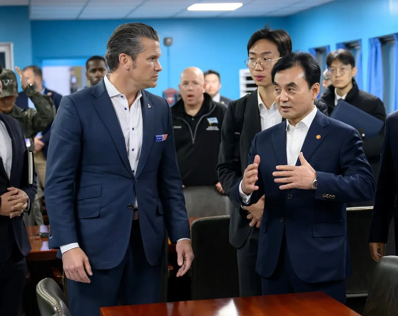 Güney Kore-ABD yakınlığı Kuzey Kore'yi rahatsız etti! Bakanın ziyareti sırasında 10 topçu atışı