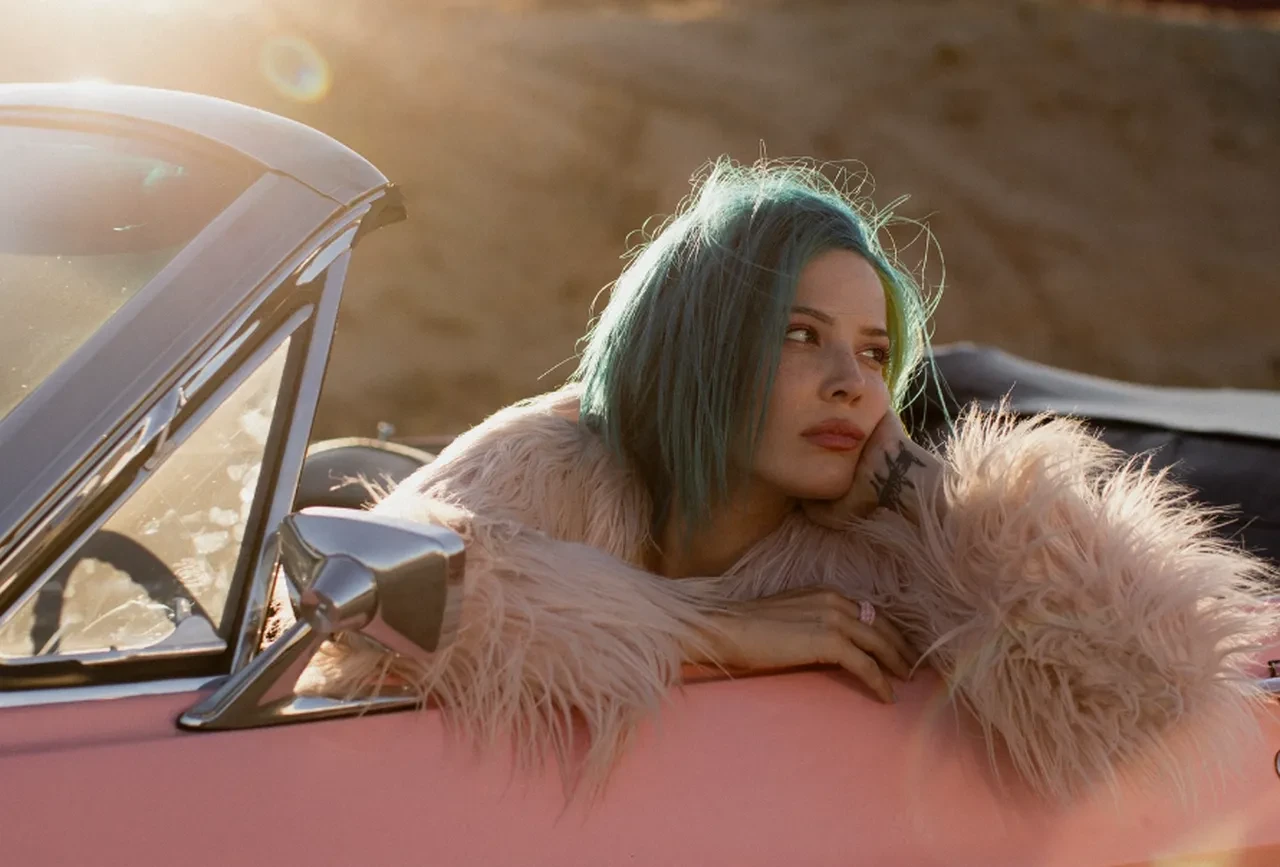 Halsey, konser sonrası hastaneye kaldırıldı