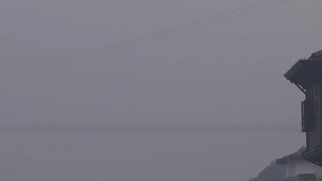 İstanbul güne sisle uyandı! Göz gözü görmüyor: Trafik durma noktasına geldi