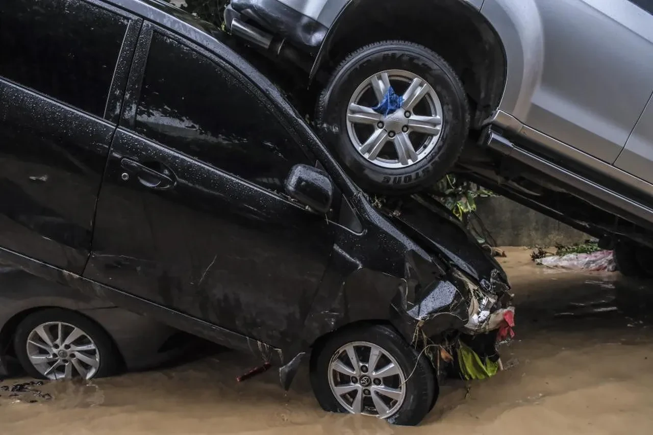 Kalmaegi Tayfunu ülkeyi yerle bir etti: Çok sayıda kişi öldü, on binlerce kişi evinden oldu