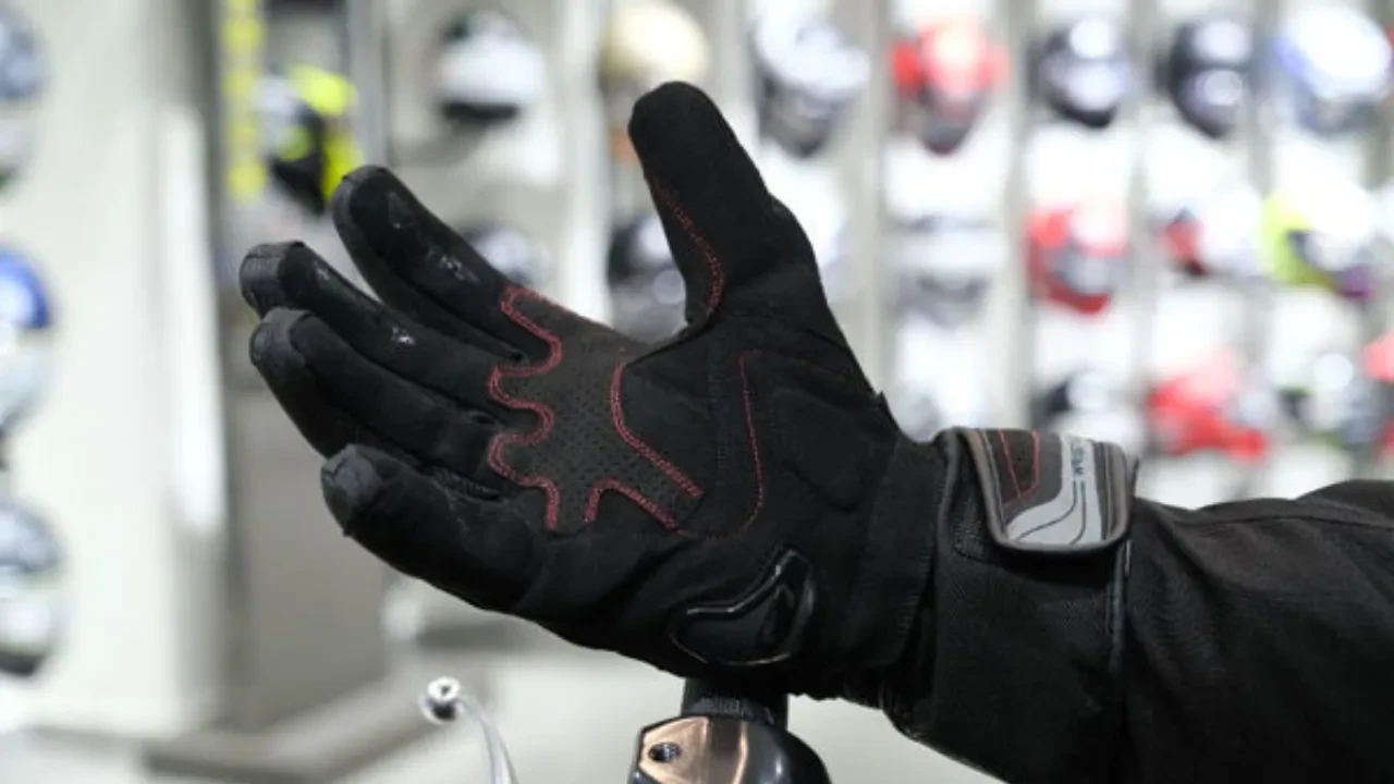 Motosiklette eldiven takmak zorunlu mu cezası var mı?