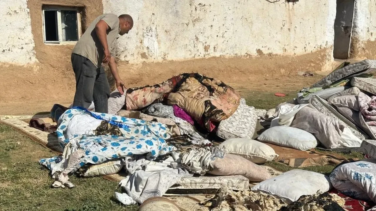 Nereye gitseler yangın çıkıyor! Evlerinde eşyalar kendi kendine yanıyor 