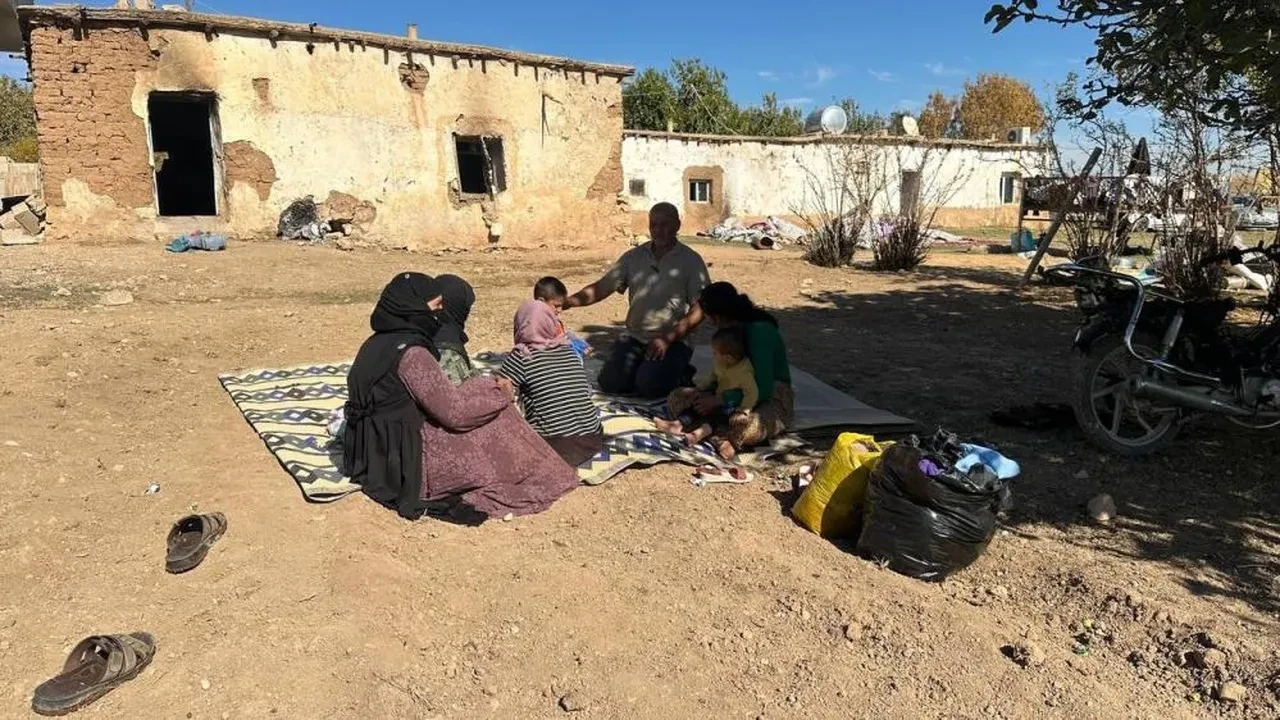 Nereye gitseler yangın çıkıyor! Evlerinde eşyalar kendi kendine yanıyor 