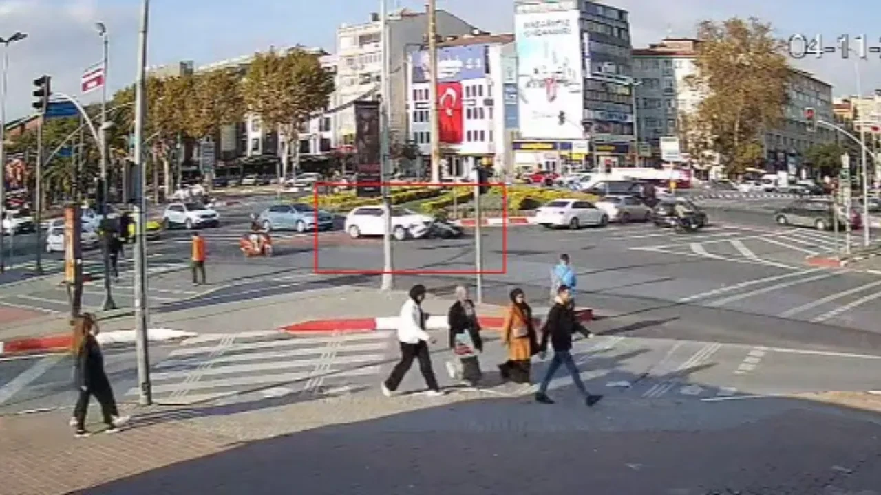 Otomobilin önüne geçmeye çalıştı, kaza kaçınılmaz oldu!