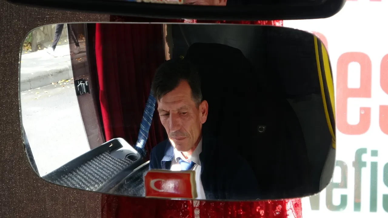 Seferi yarıda bıraktı ama yolcular kızmadı! Otobüs şoföründen insanlık dersi