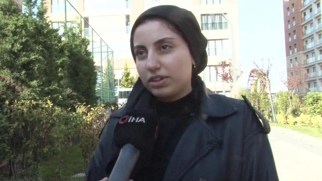 Üniversite öğrencisinin başörtüsü hocasına dert oldu: Temizlikçiye benziyorsun, açılmana yardımcı olabilirim