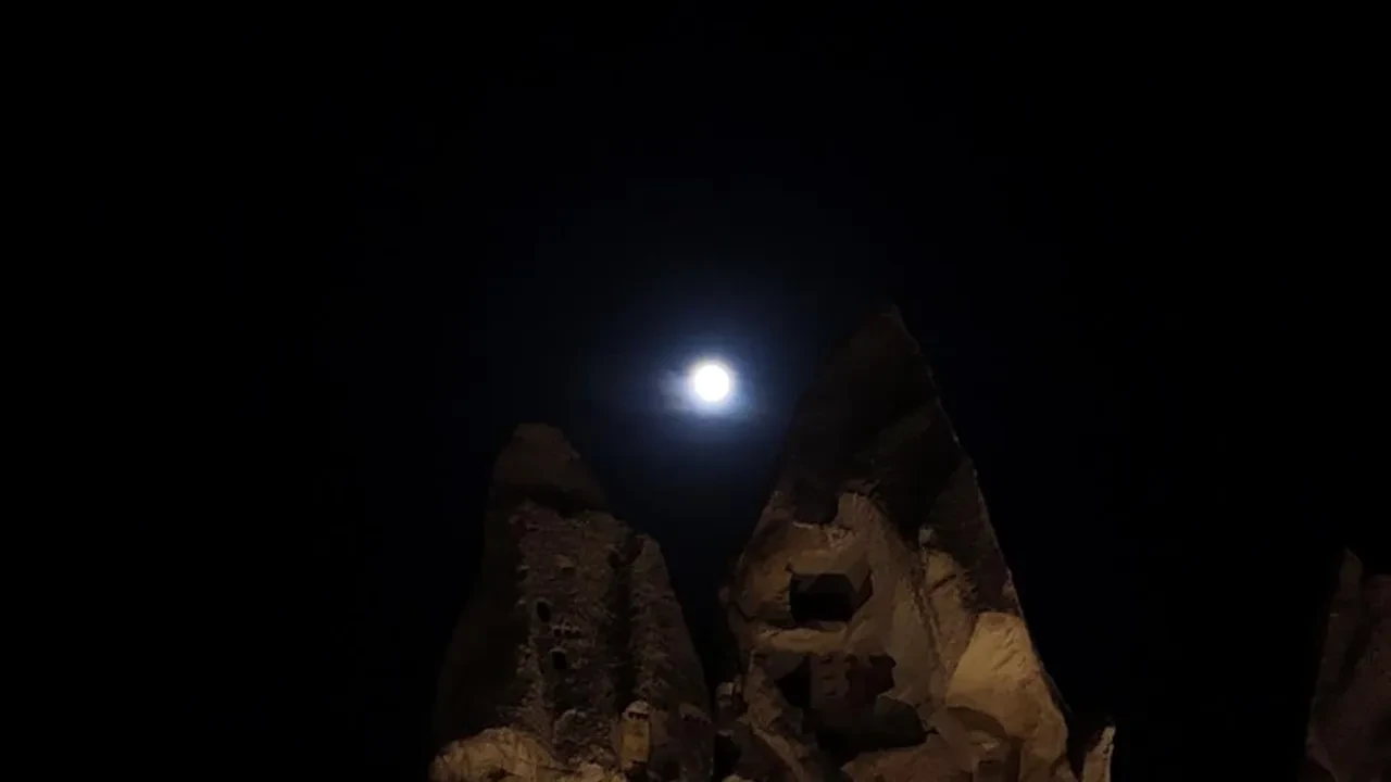 Afrika ve ABD'den turist aktı: Peribacaları üzerinde kartpostallık Kunduz Süper Ay şöleni