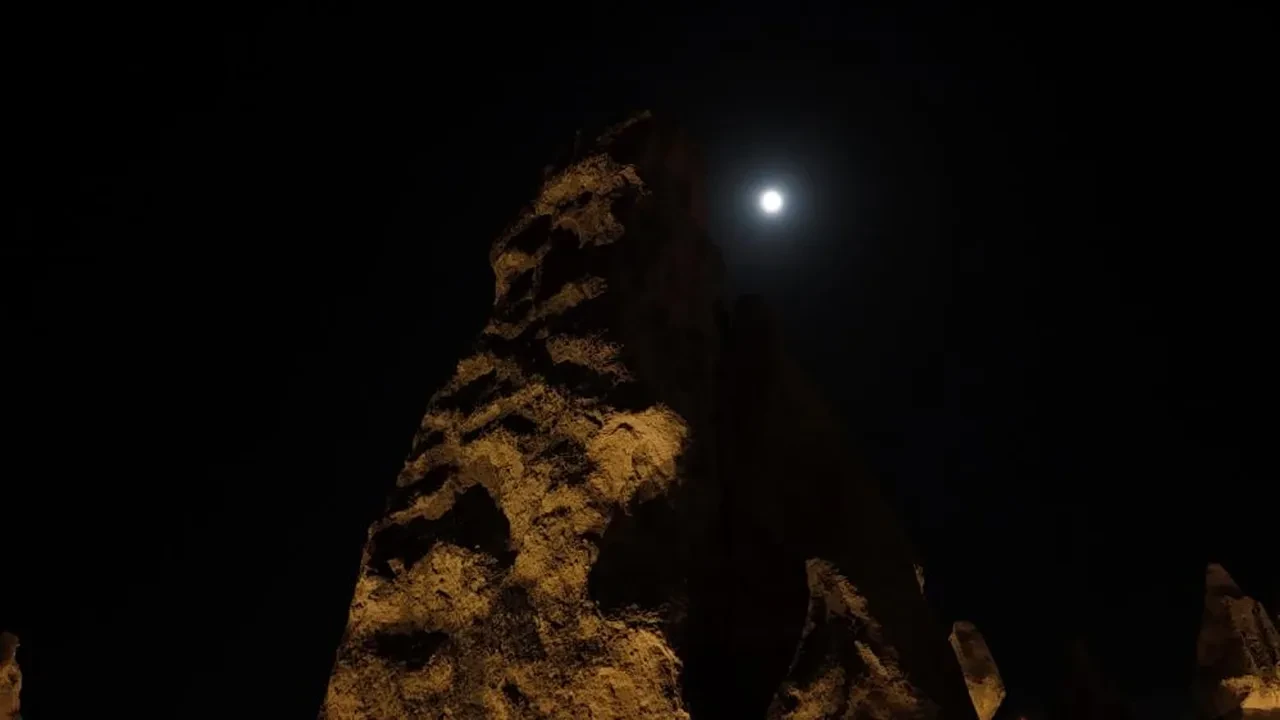 Afrika ve ABD'den turist aktı: Peribacaları üzerinde kartpostallık Kunduz Süper Ay şöleni