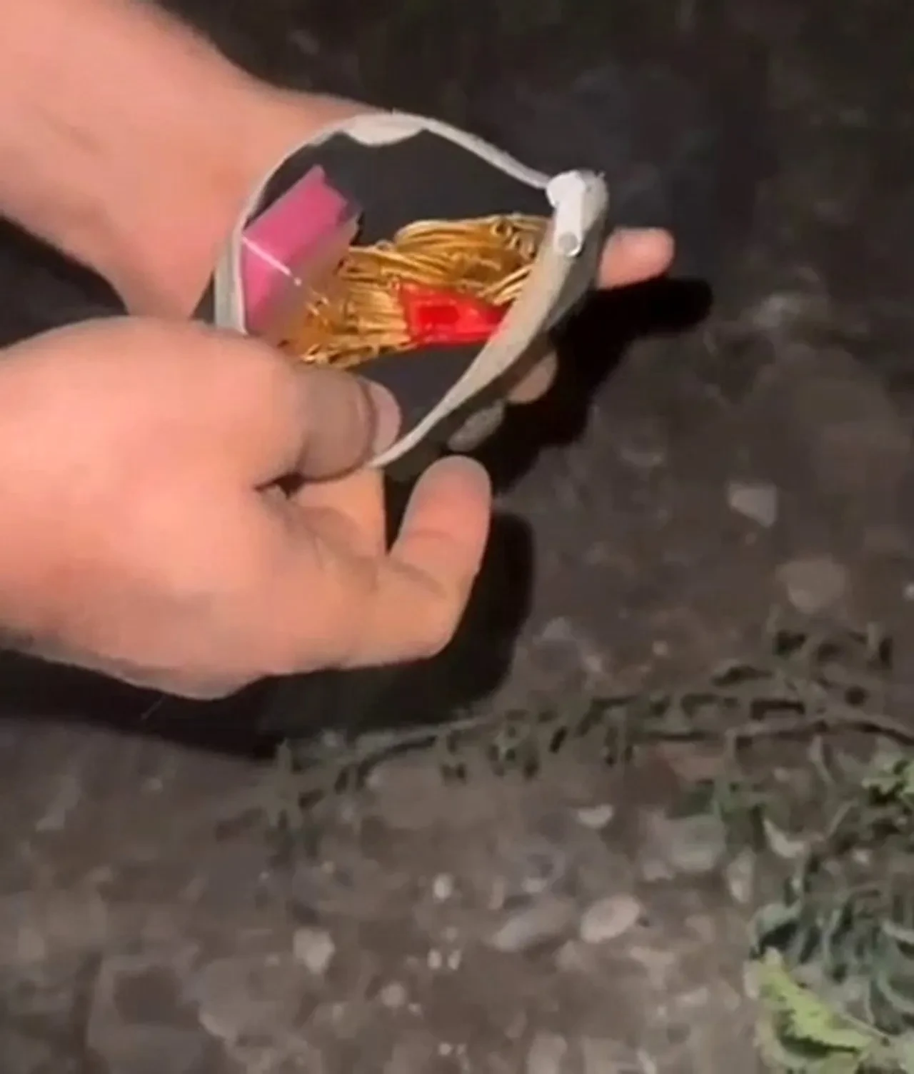 Bir evden milyonlarca TL'lik altın çaldılar! Sakladıkları yer ekipleri bile şaşırttı