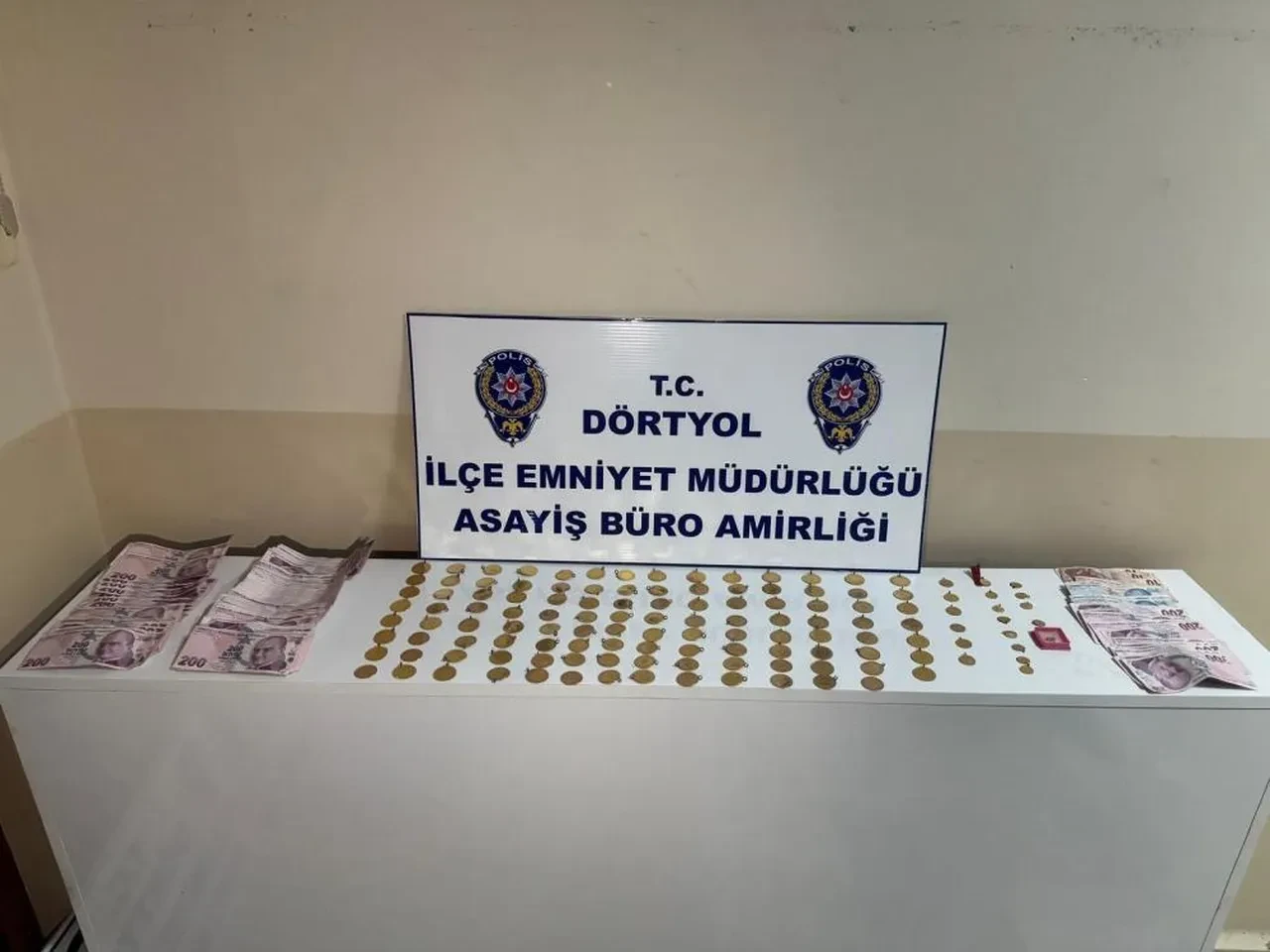 Bir evden milyonlarca TL'lik altın çaldılar! Sakladıkları yer ekipleri bile şaşırttı