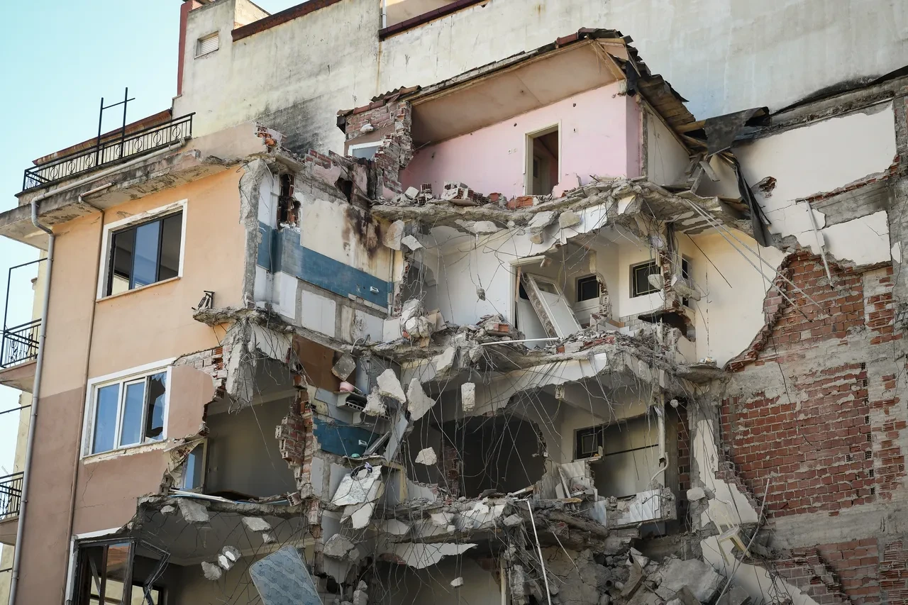 Depremlerle sarsılan Sındırgı afet bölgesi ilan edildi