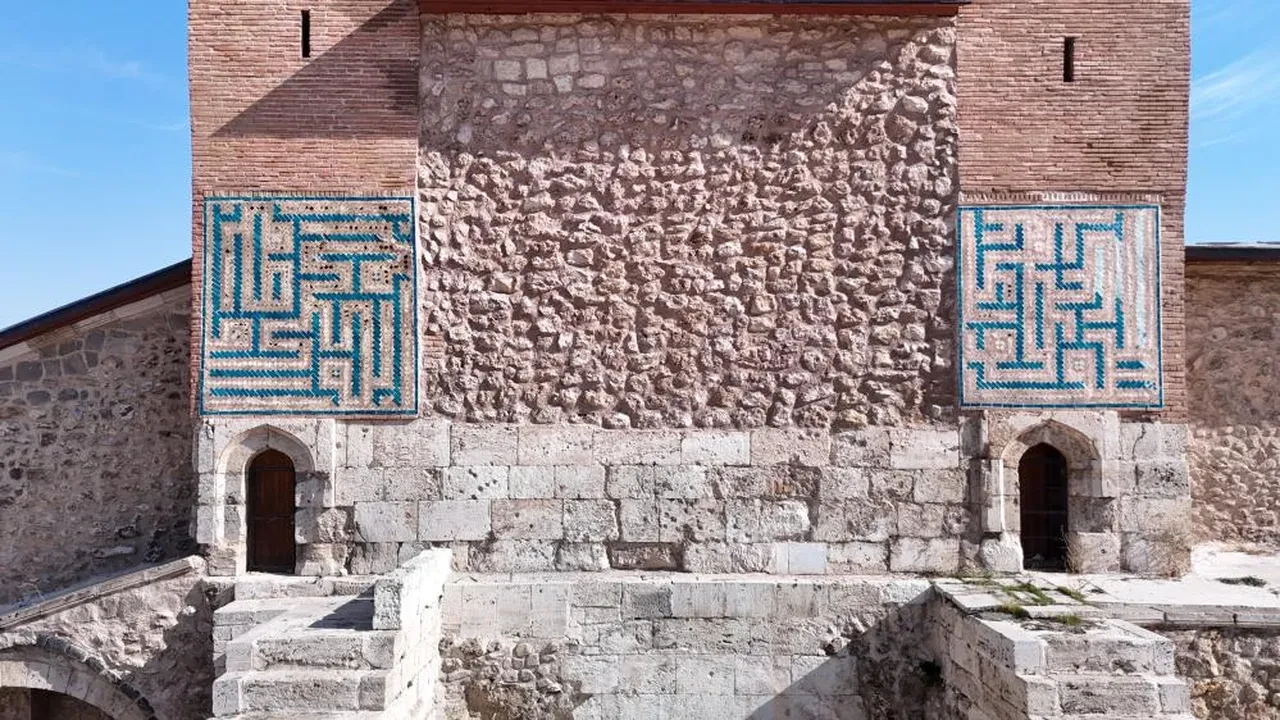 Devlet Bahçeli'nin taktığı rozet ve yüzükteki dikkat çeken mesaj! Akıllara o il geldi