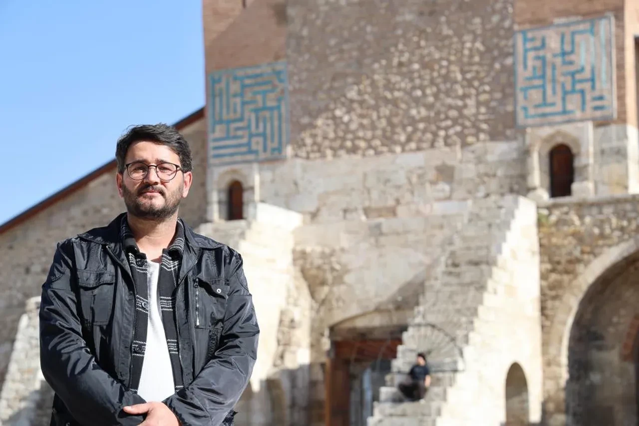 Devlet Bahçeli'nin taktığı rozet ve yüzükteki dikkat çeken mesaj! Akıllara o il geldi