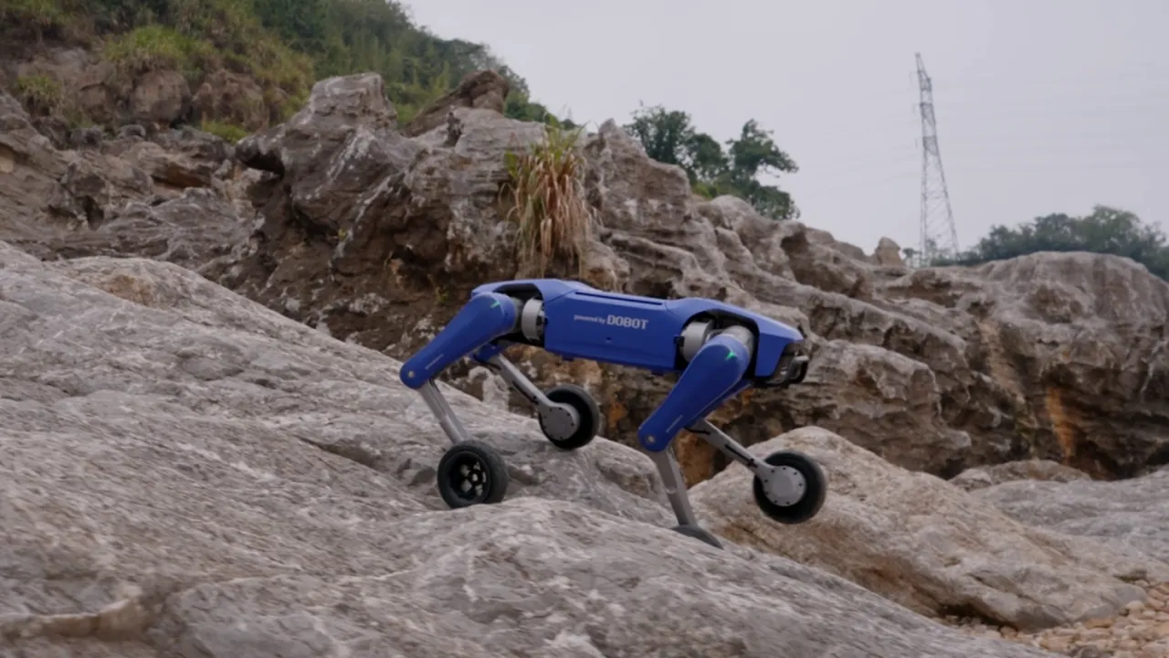 Dünyanın ilk ev tipi robot köpeği satışa çıktı! İşte özellikleri ve fiyatı