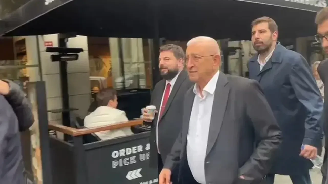 Ekrem İmamoğlu'nun babası ve oğlu ifade vermek için emniyete geldi