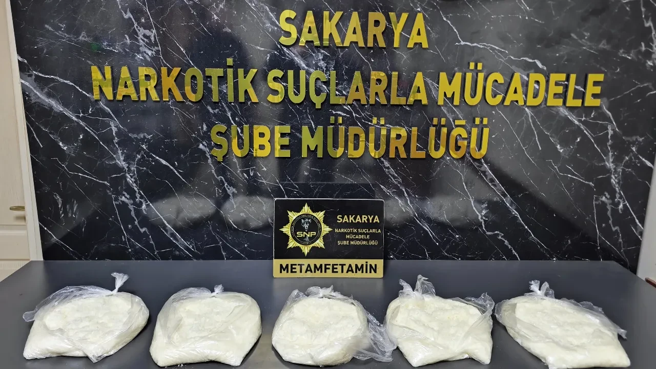 Emekli polise suçüstü! Uyuşturucu sevkiyatında yakalandı