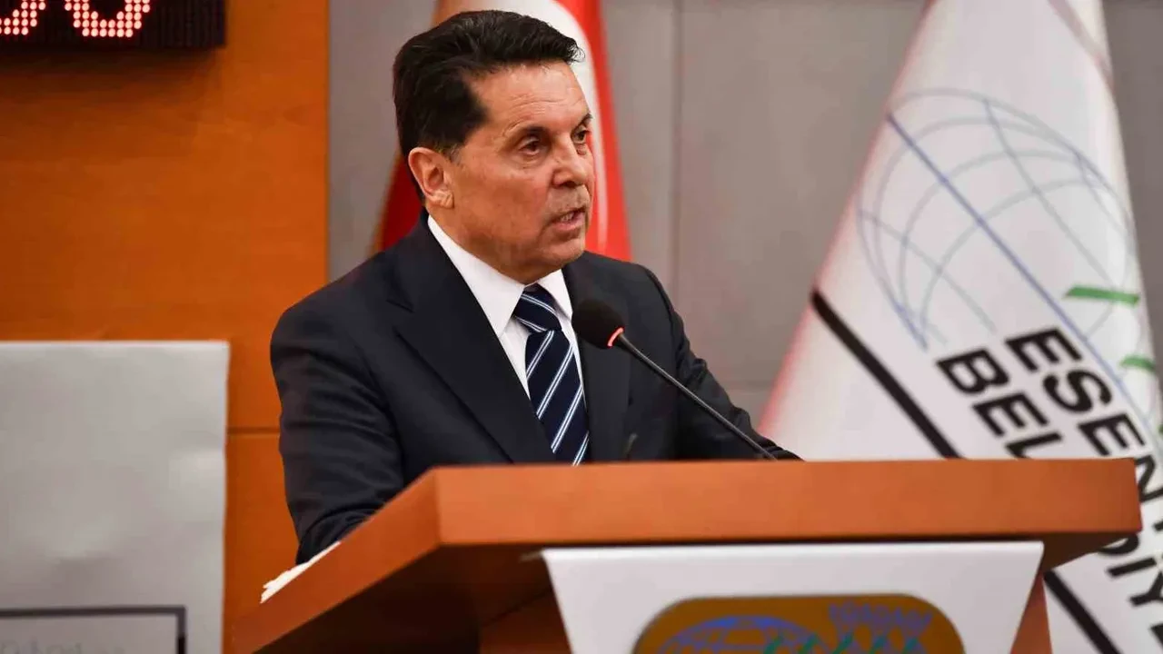 Esenyurt Belediyesi'nin görevden alınan belediye başkanı Ahmet Özer hakkında rüşvetten takipsizlik kararı