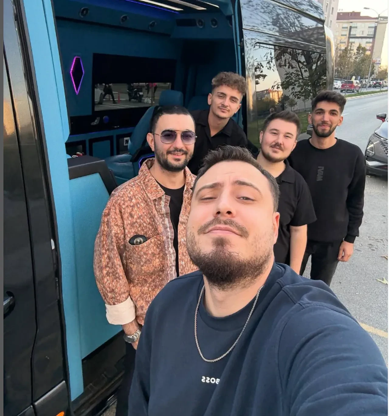 Fenomenler İzmir'de boyoz yedi, ödedikleri hesap cep yaktı