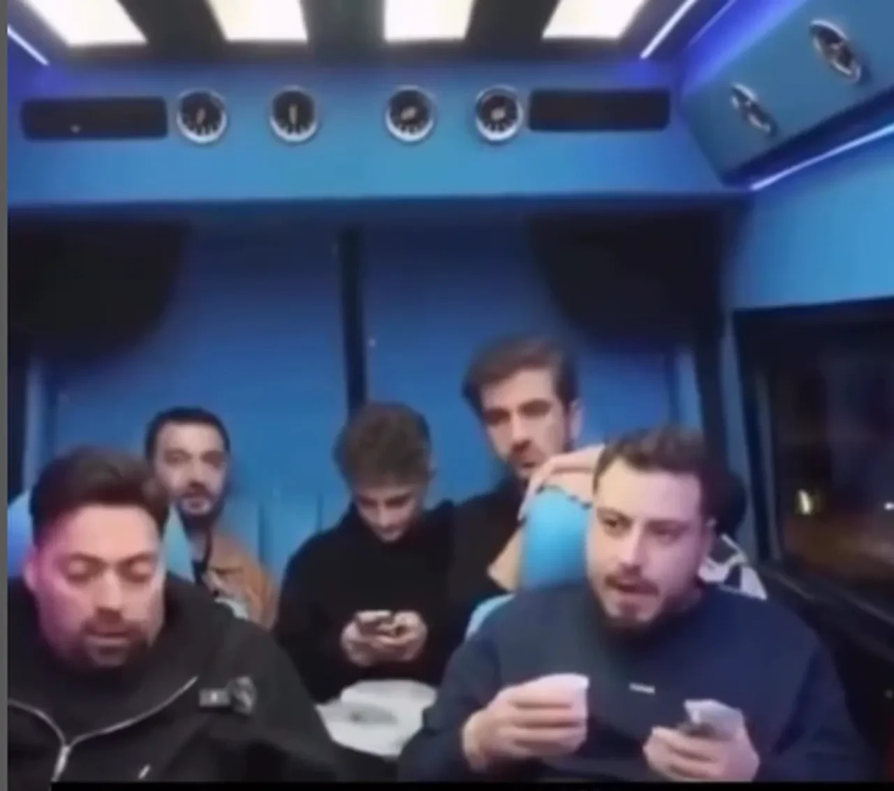 Fenomenler İzmir'de boyoz yedi, ödedikleri hesap cep yaktı