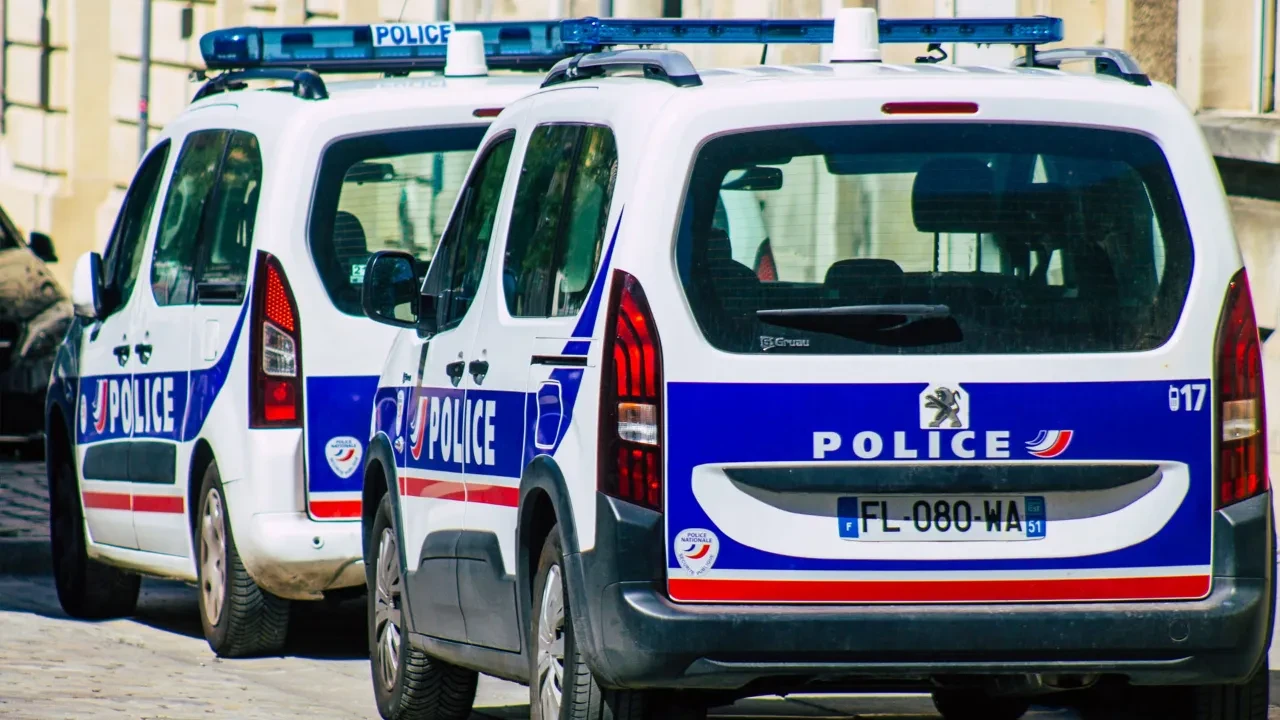 Fransa'da araç kalabalığa daldı! Çok sayıda yaralı var