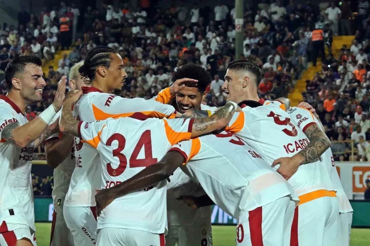 Galatasaray Ajax'ı yenerse ilk 24 garantileyecek mi, kaç puan gerekiyor? Galatasaray yenilirse, berabere kalırsa ne olur?