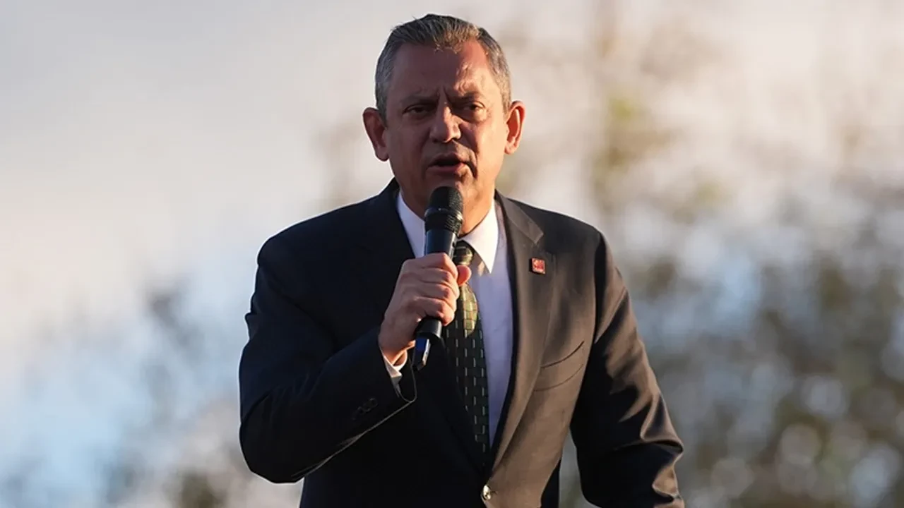 Özgür Özel'e Cumhurbaşkanına ve kamu görevlisine hakaretten soruşturma başlatıldı