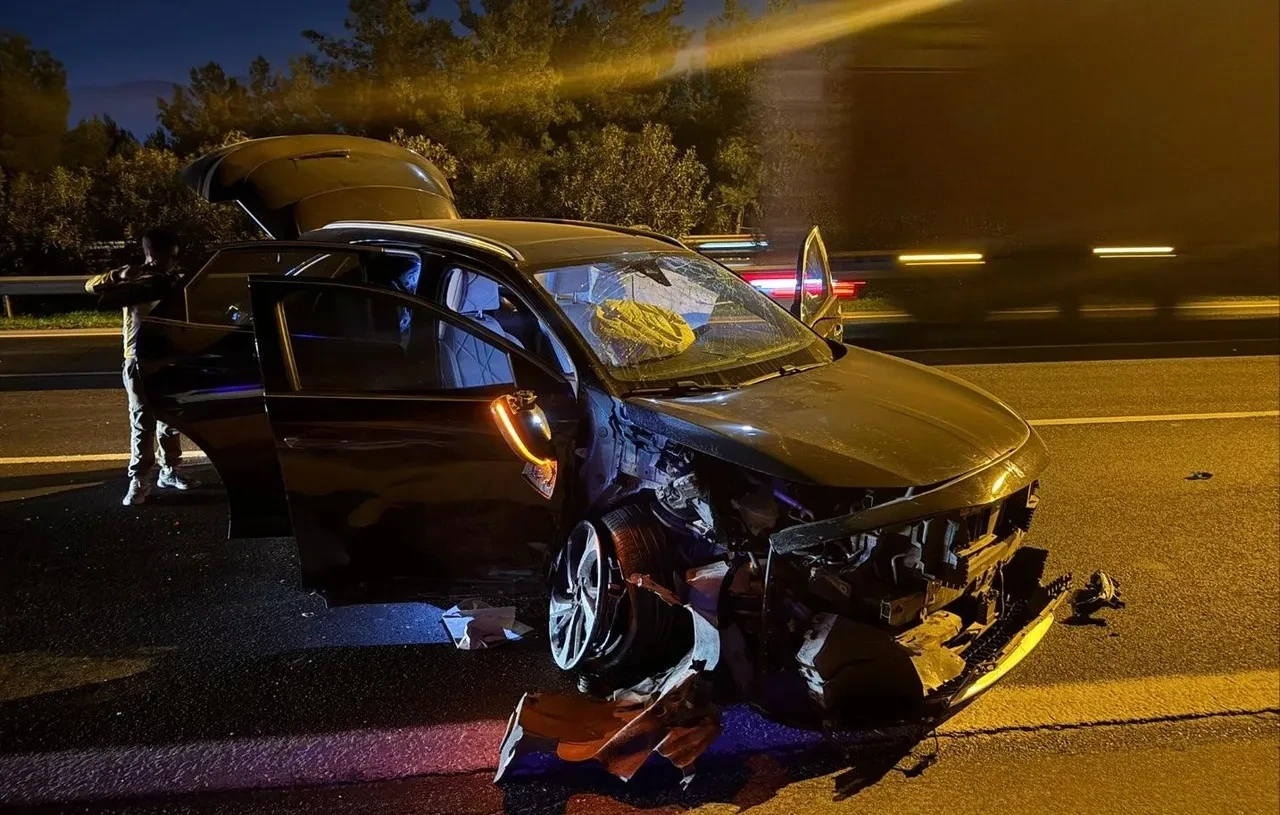 İzmir'de otomobiller çarpıştı: 7 kişi yaralı