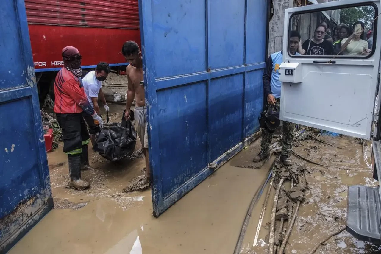 Kalmaegi Tayfunu nedeniyle Filipinler'de can kaybı yükseldi