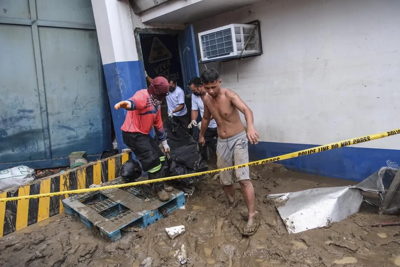 Kalmaegi Tayfunu nedeniyle Filipinler'de can kaybı yükseldi