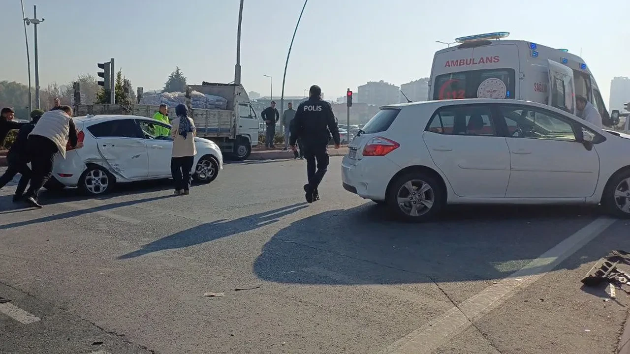 Kayseri’de zincirleme kaza! 5 araç birbirine girdi