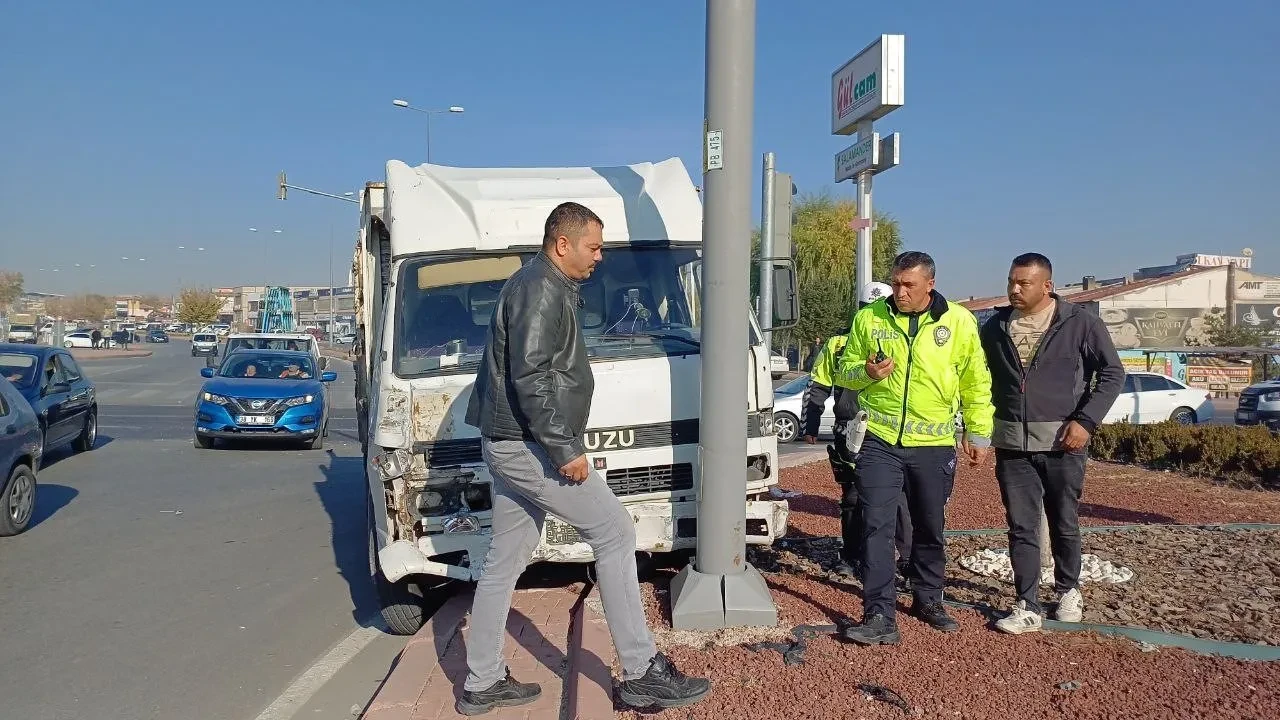 Kayseri’de zincirleme kaza! 5 araç birbirine girdi