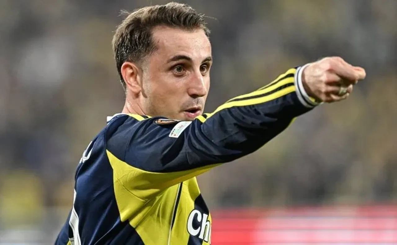 Kerem Aktürkoğlu'ndan okul ziyareti! Sözünü tutup, ilkokul öğrencisinin başkanlık vaadini yerine getirdi