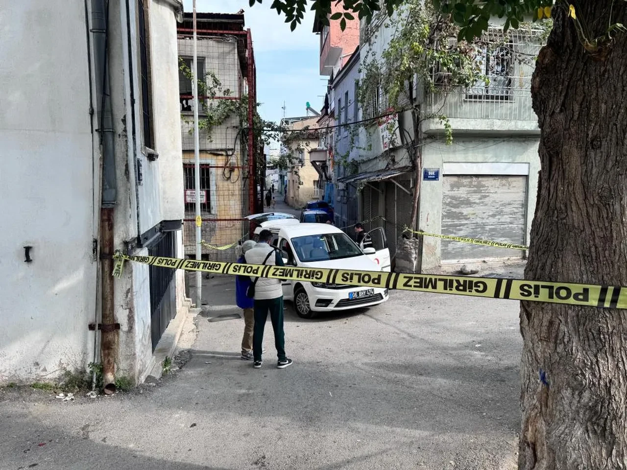 Kızılay personeline sokak ortasında silahlı saldırı!